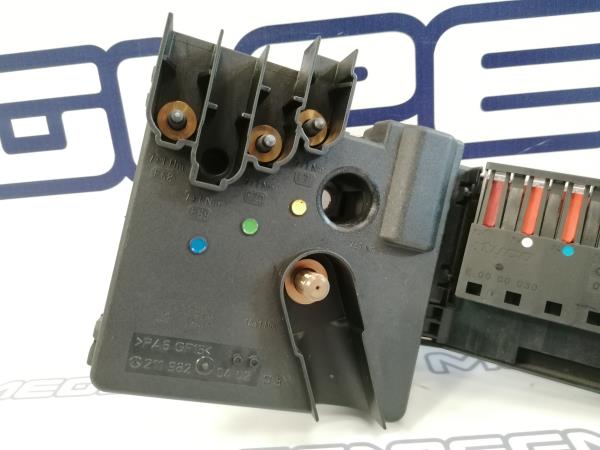 Caixa fusíveis da bateria MERCEDES-BENZ CLS (C219) Imagem-1