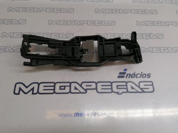 Right front door handle support MERCEDES-BENZ CLS (C219)