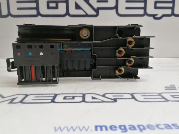 Caixa fusíveis da bateria MERCEDES-BENZ CLS (C219) Imagem-1