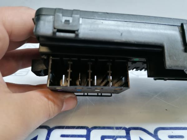 Caixa fusíveis da bateria MERCEDES-BENZ CLS (C219) Imagem-2