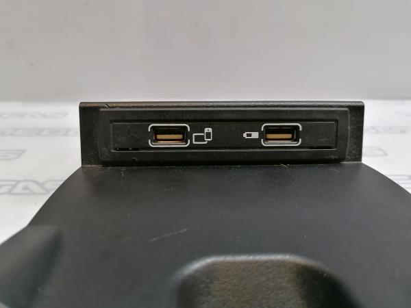 Módulo USB / AUX / IPOD MERCEDES-BENZ Classe A (W176) Imagem-1