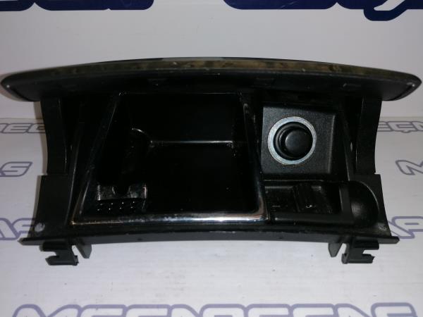 Cinzeiro MERCEDES-BENZ CLS (C219) Imagem-1