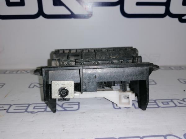 Tailgate handle TOYOTA Corolla Hatchback (_E12_) Imagem-2