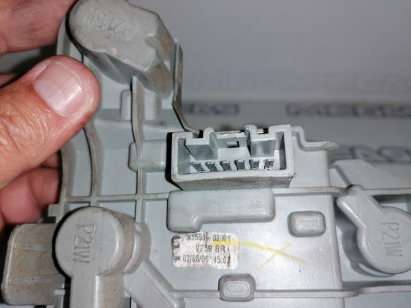 Right light bulb cover holder  TOYOTA Corolla Hatchback (_E12_) Imagem-2