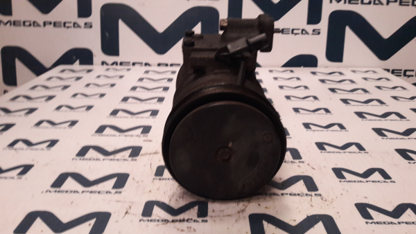 Compresor A/A KIA Carnival I (UP)