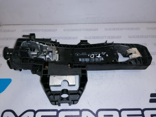Maniglia porta posteriore destra MERCEDES-BENZ Classe C (W204) Imagem-1