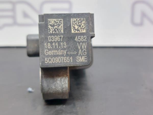 Sensor airbag Delantero Derecho VOLKSWAGEN Golf VII (5G1, BQ1, BE1, BE2) Imagem-1