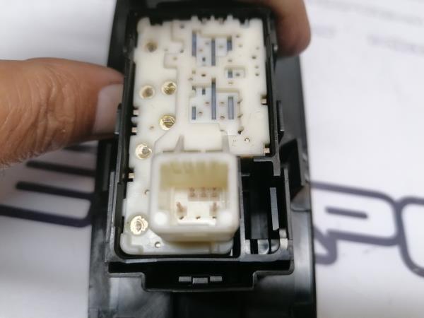 Mando / interruptor elevalunas delantero derecho TOYOTA Auris Hatchback (_E15_) Imagem-2