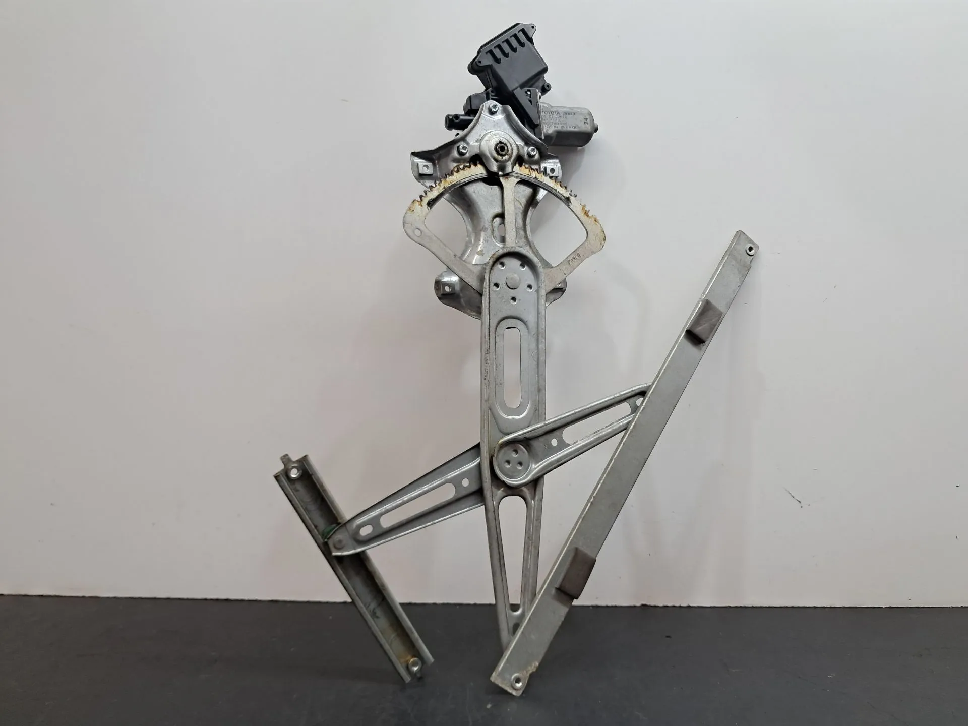 Left front window regulator TOYOTA Auris Hatchback (_E15_)