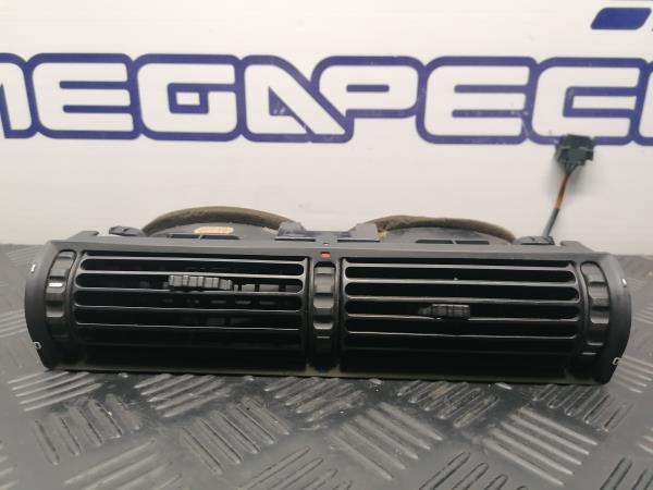 Diffuser / air vent BMW 7 (E32) Imagem-1