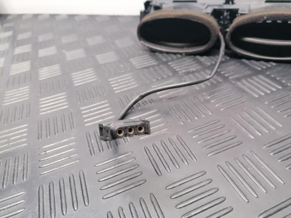 Diffuser / air vent BMW 7 (E32) Imagem-3