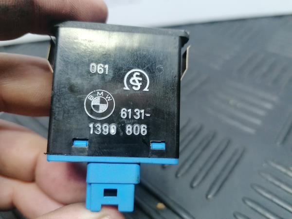 Bouton / interrupteur contrôle de traction BMW 7 (E32) Imagem-4