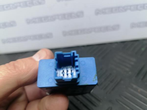 Bouton / interrupteur contrôle de traction BMW 7 (E32) Imagem-3