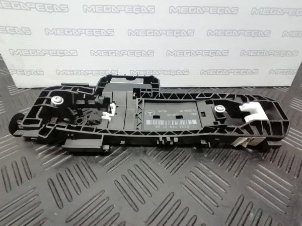 Left rear door handle support MERCEDES-BENZ Classe A (W176) Imagem-1