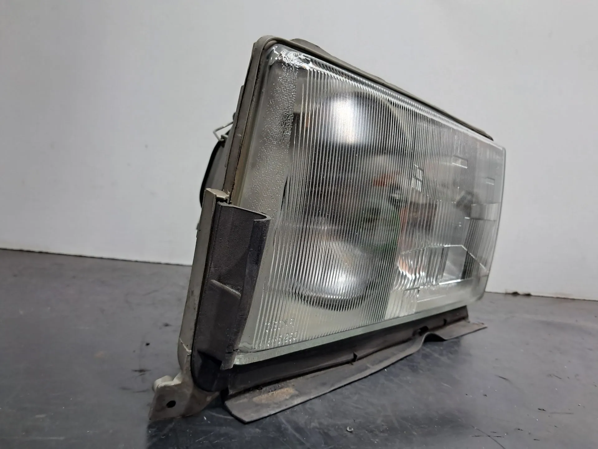 Ótica / farol esquerda MERCEDES-BENZ Classe E (W124) Imagem-1