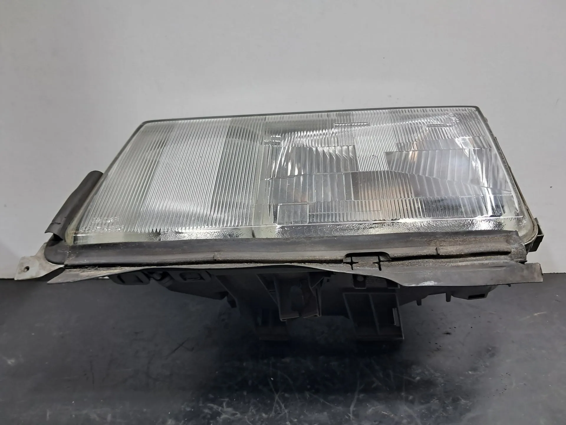 Ótica / farol esquerda MERCEDES-BENZ Classe E (W124) Imagem-2