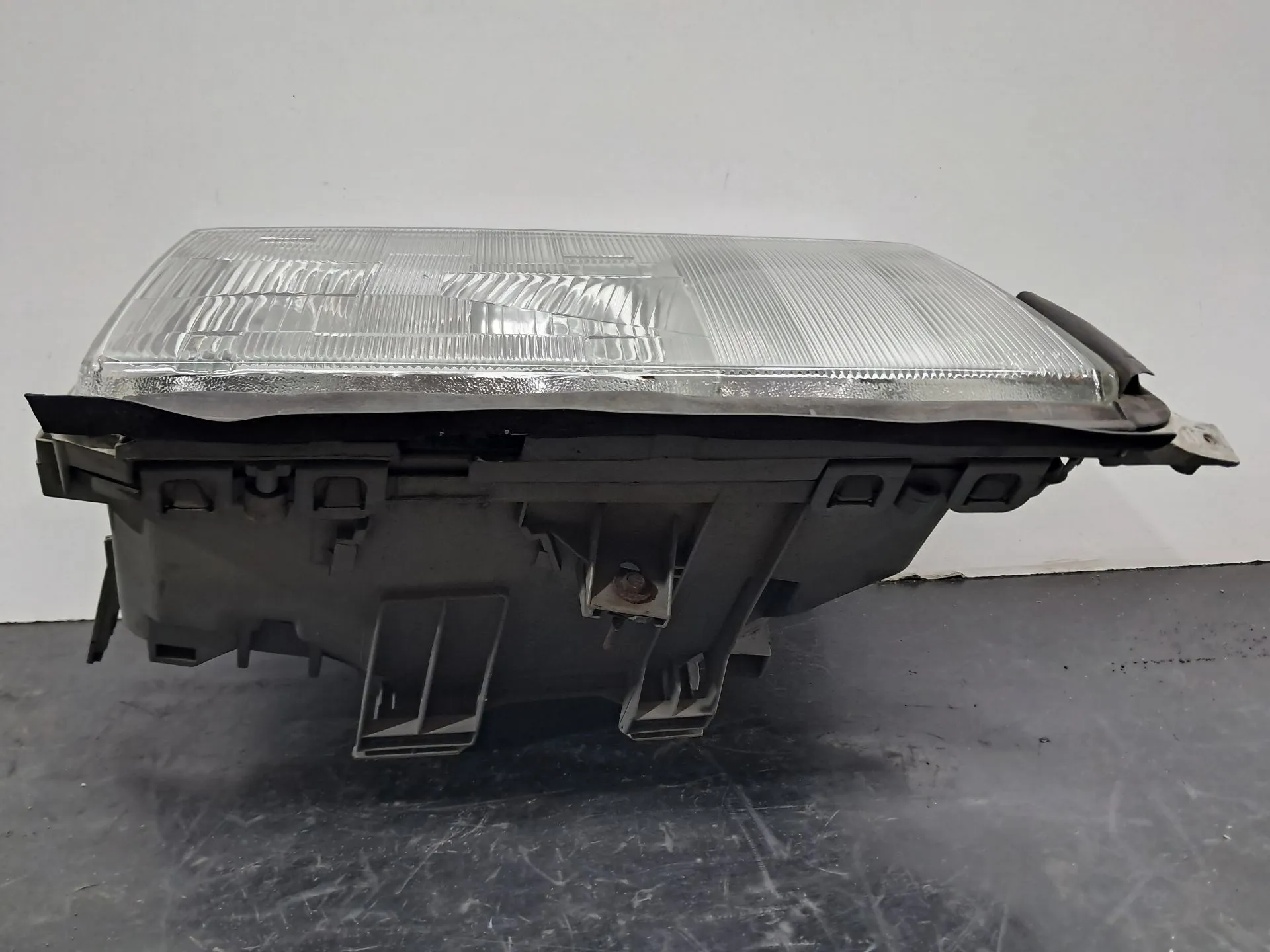 Ótica / farol direita MERCEDES-BENZ Classe E (W124) Imagem-3