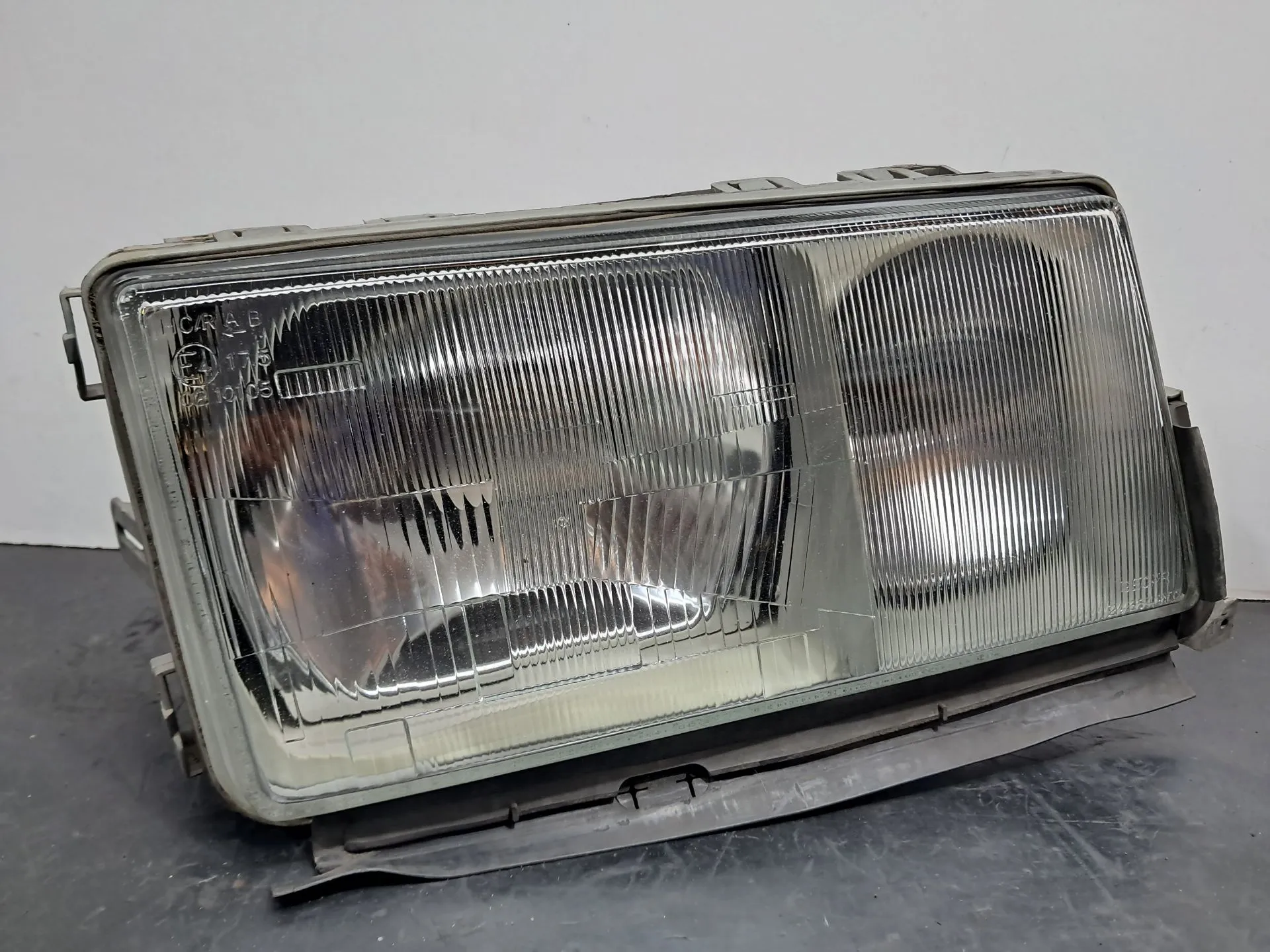 Ótica / farol direita MERCEDES-BENZ Classe E (W124)