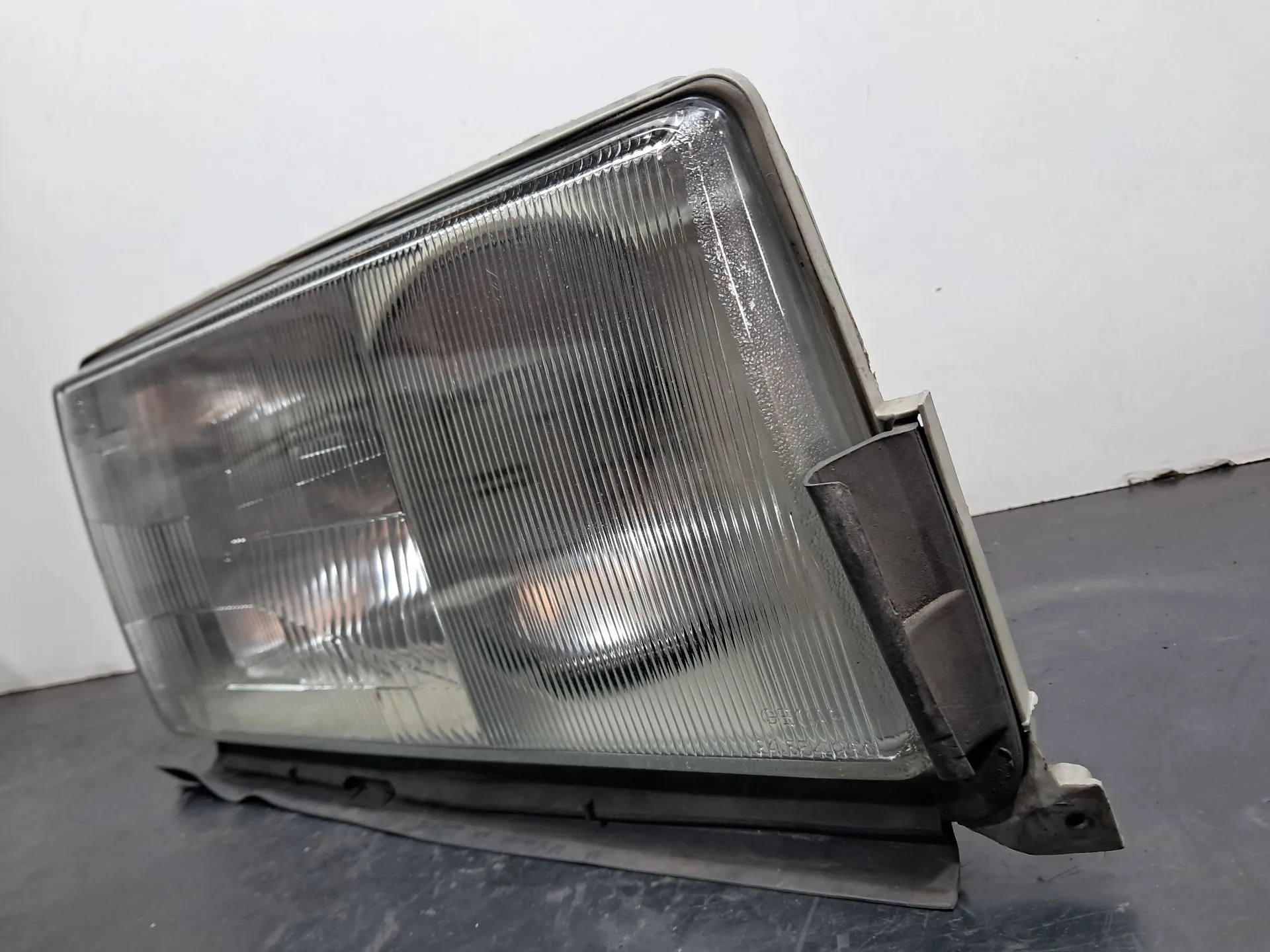Ótica / farol direita MERCEDES-BENZ Classe E (W124) Imagem-1