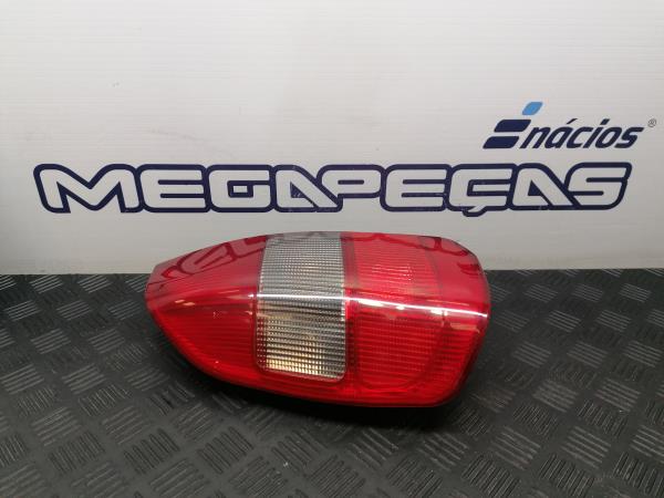 Feu arrière Gauche MITSUBISHI Space Runner (N6_W)