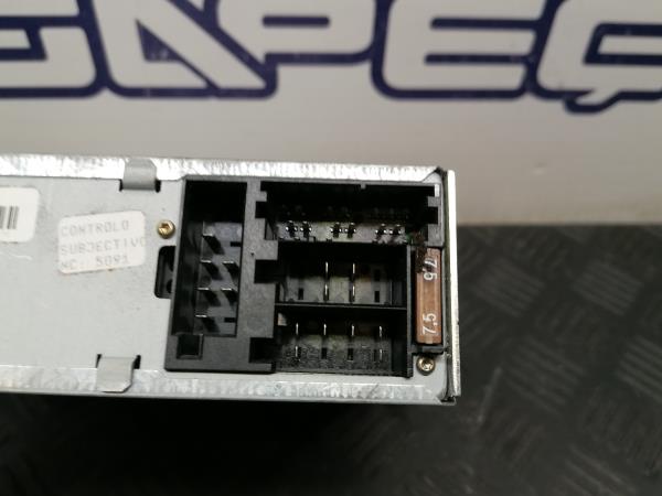 Rádio / auto-rádio AUDI A4 (8E2, B6) Imagem-4