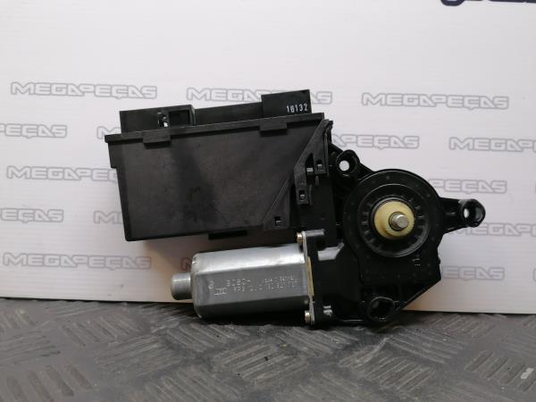 Motor vidro trás esquerdo AUDI A4 (8E2, B6)