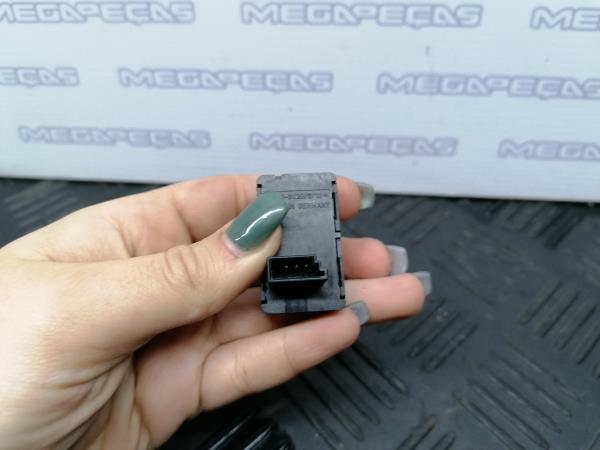 Comando / interruttore alzacristallo anteriore destro BMW 1 (E87) Imagem-1