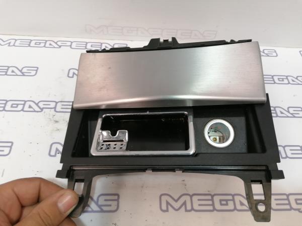 Cinzeiro MERCEDES-BENZ Classe C (W204) Imagem-2