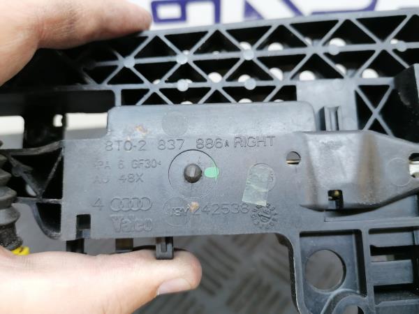 Supporto maniglia porta posteriore destra AUDI Q5 (8R) Imagem-4