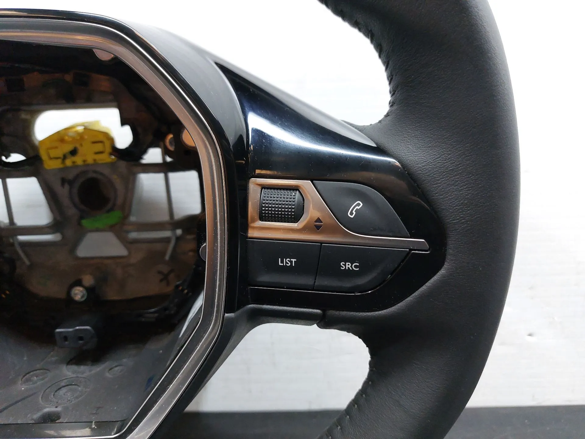 Volante PEUGEOT 208 II Imagem-7