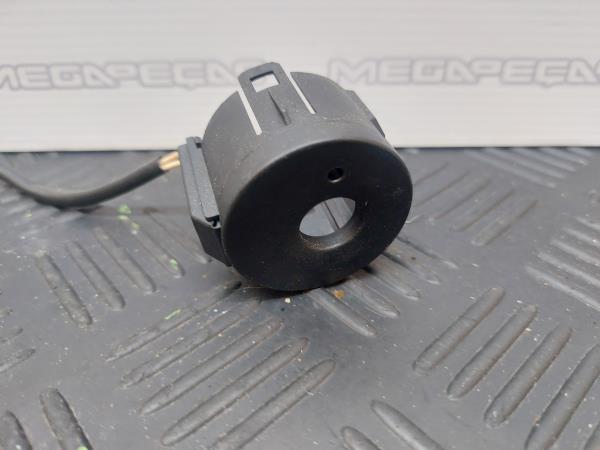 Antenne PEUGEOT 208 II Imagem-1