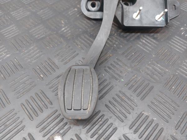 Pedal PEUGEOT 208 II Imagem-1