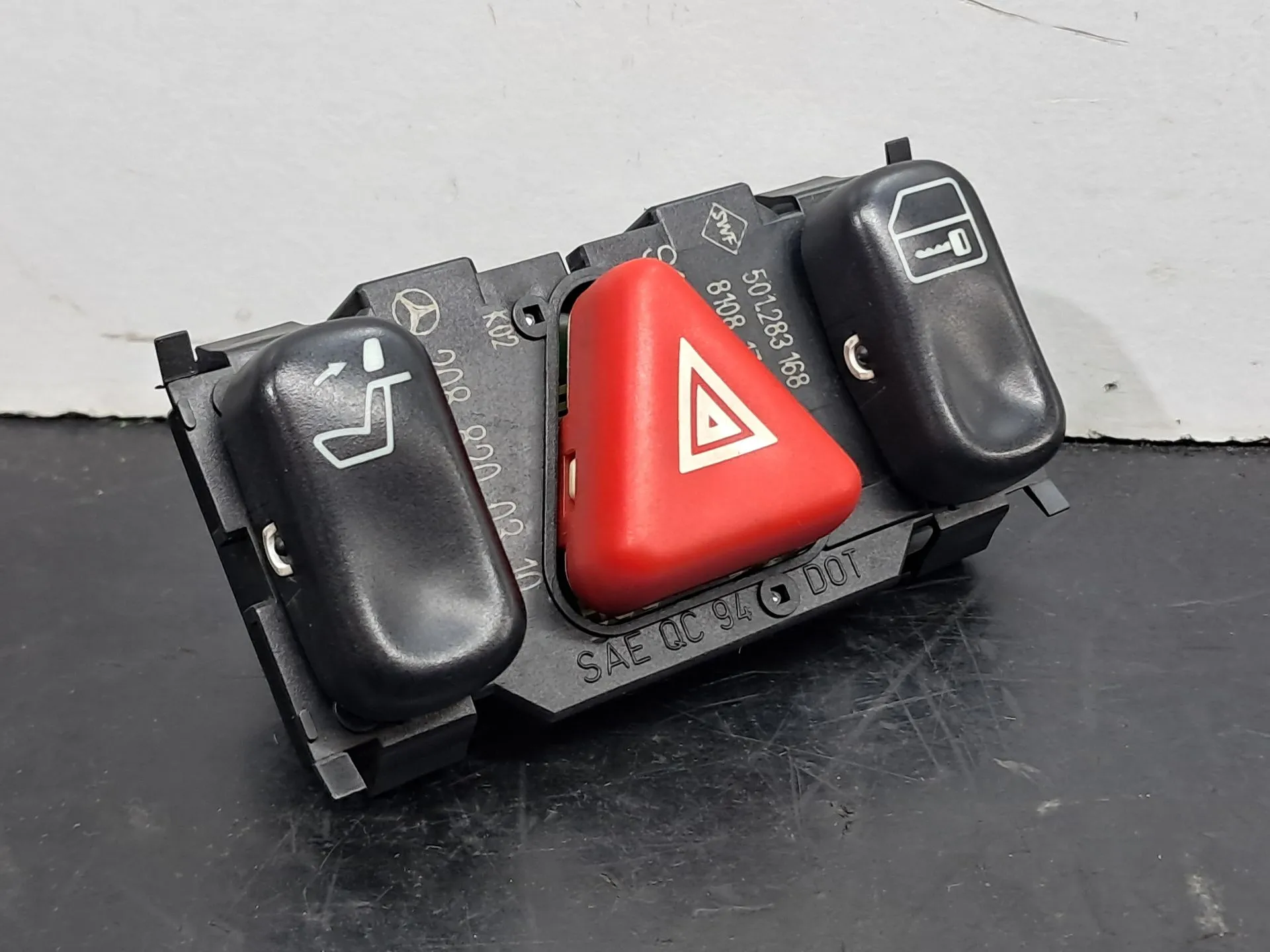 Botão / interruptor 4 piscas MERCEDES-BENZ Classe C (W202)