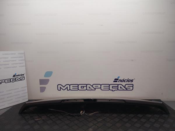 Becquet de coffre BMW X3 (E83)