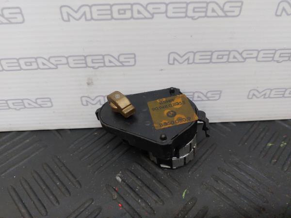 Moteur de volet de chauffage BMW 8 (E31)