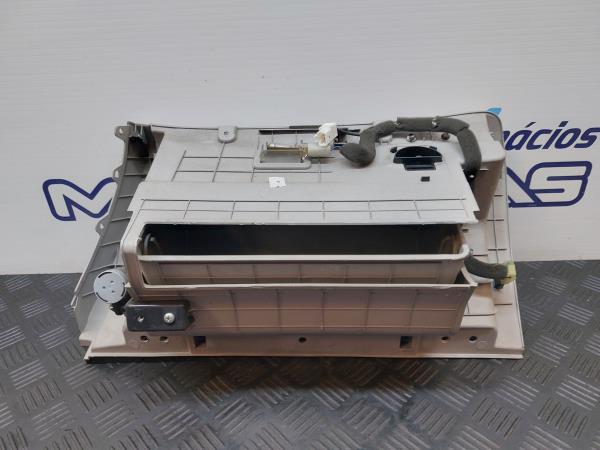 Guantera KIA Ceed SW (ED) Imagem-4