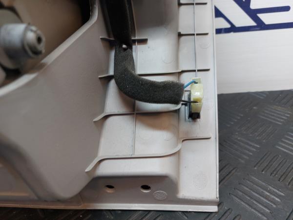 Guantera KIA Ceed SW (ED) Imagem-5