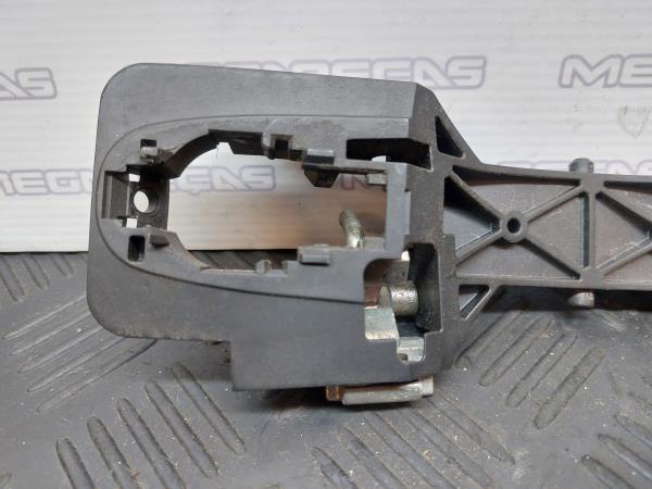Suporte puxador porta frente esquerdo KIA Ceed SW (ED) Imagem-2