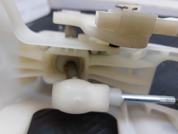 Selector de caja de cambios KIA Ceed SW (ED) Imagem-9