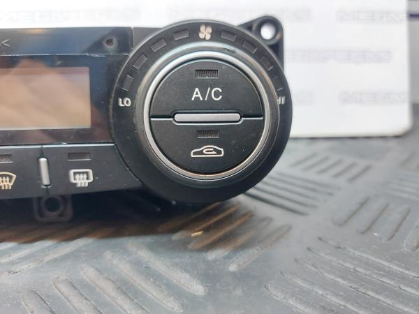 Mando climatizador KIA Ceed SW (ED) Imagem-1