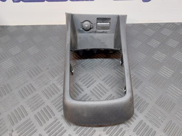 Moldura consola central / radio / aro KIA Ceed SW (ED)