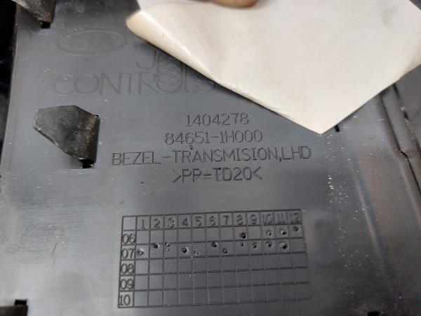 Moldura consola central / radio / aro KIA Ceed SW (ED) Imagem-6