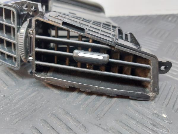 Difusor / salida de aire KIA Ceed SW (ED) Imagem-1