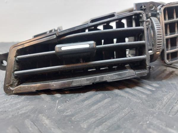 Difusor / salida de aire KIA Ceed SW (ED) Imagem-1