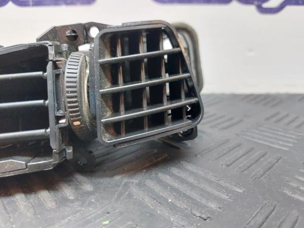 Difusor / salida de aire KIA Ceed SW (ED) Imagem-2