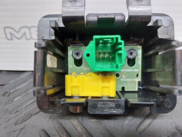 Módulo USB / AUX / IPOD PEUGEOT 308 SW Imagem-2