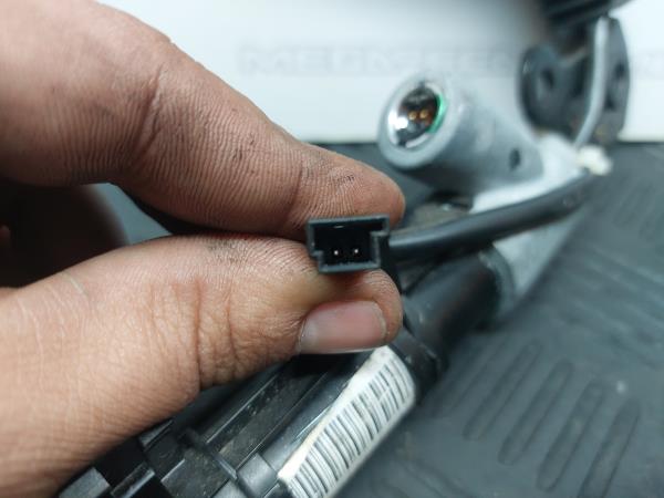 Right front seatbelt pretensioner BMW X5 (E70) Imagem-3