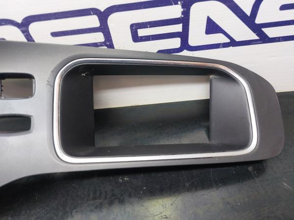 Aro Del Cuadro De Instrumentos VOLVO V40 Hatchback Imagem-1