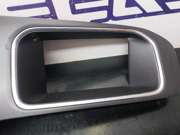 Aro Del Cuadro De Instrumentos VOLVO V40 Hatchback Imagem-4