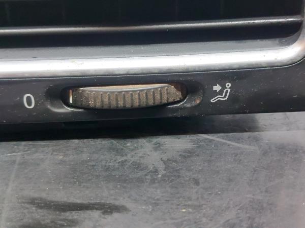 Diffuser / air vent VOLKSWAGEN Golf VI (5K1) Imagem-5